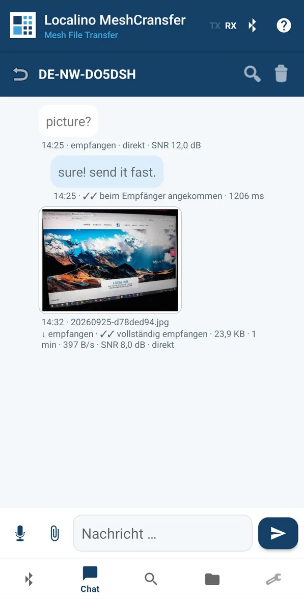 MeshCransfer chat on the receiving phone in German: the photo received completely, SNR 8 dB, direct